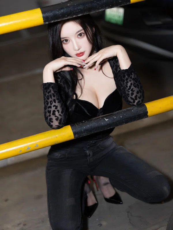 绿爱之高贵美艳的丝袜舞蹈老师妈妈